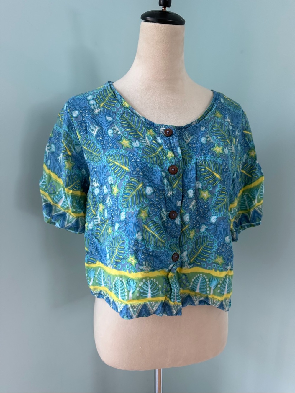 Rainbow Jo Maui Hawaii Rayon Crop Top M Tropical Batik Boho Button Shirt